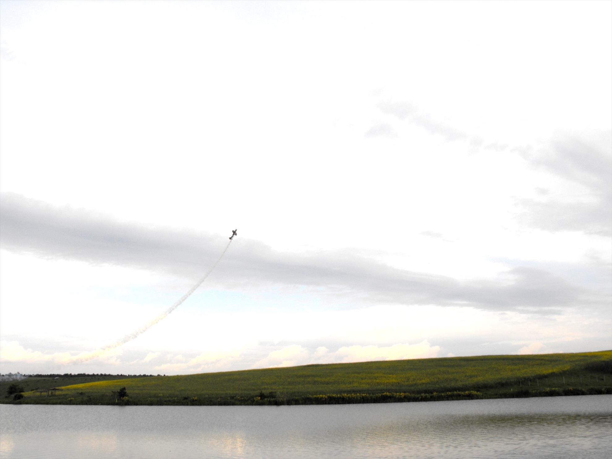 Greaca-9-11 mai Cupa Tarom-Iacarii acrobati - 10.JPG